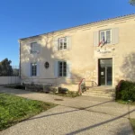 La mairie de Puilboreau à l’entrée de son parc